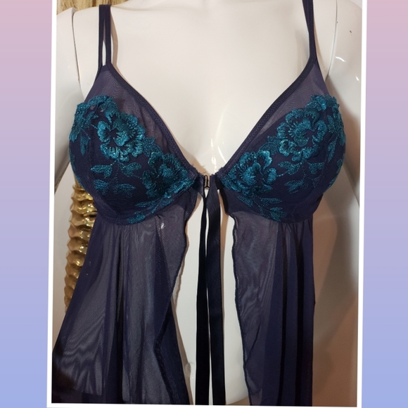 👀Peek a boo front Lingerie baby doll👀 - Picture 2 of 4